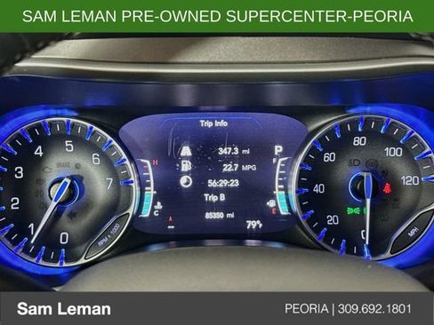 Used 2023 Chrysler Pacifica Touring-L FWD image 12