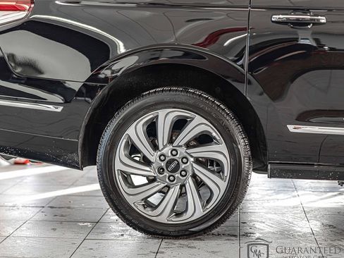 Used 2024 Lincoln Navigator L Reserve image 10