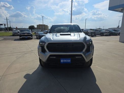 Used 2024 Toyota Tacoma TRD Sport image 2