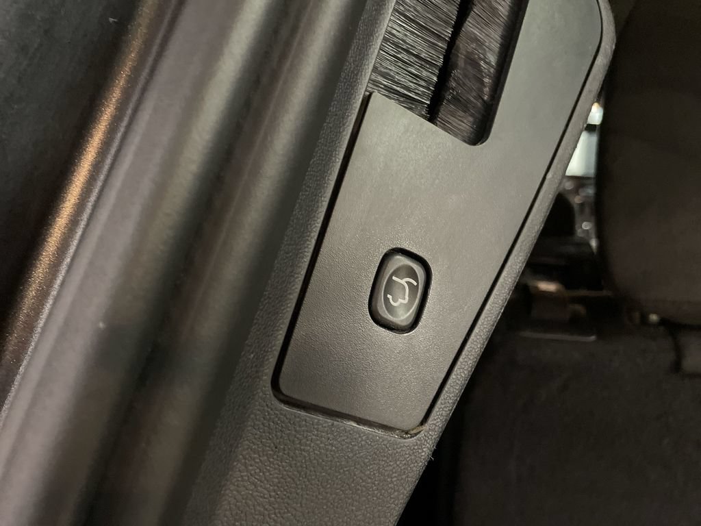 Used 2016 Dodge Grand Caravan SXT FWD image 24