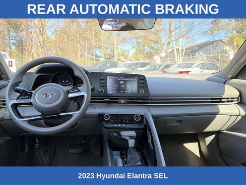 Used 2023 Hyundai Elantra SEL image 10