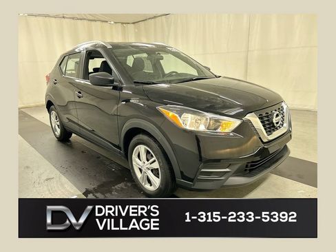 Used 2019 Nissan Kicks S FWD image 1