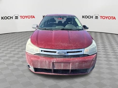 Used 2010 Ford Focus SE image 2