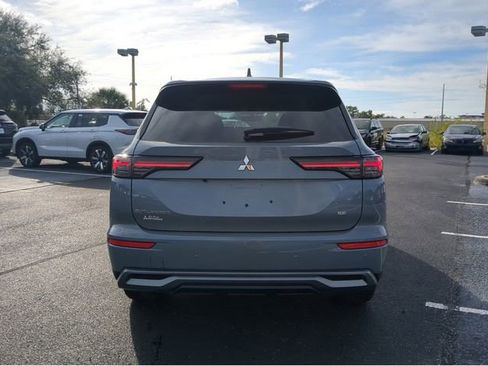 New 2026 Mitsubishi Outlander SE FWD image 7