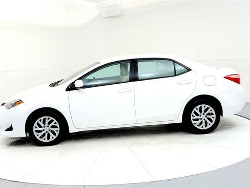 Certified 2018 Toyota Corolla LE image 3