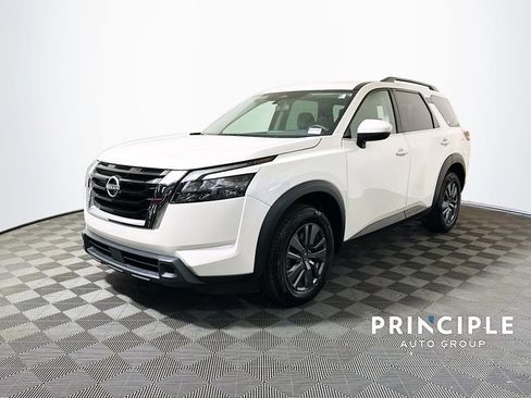 Used 2024 Nissan Pathfinder SV FWD image 5