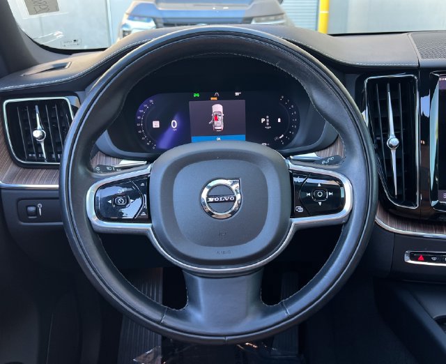 Used 2022 Volvo XC60 B5 Inscription w/ Advanced Package FWD image 34