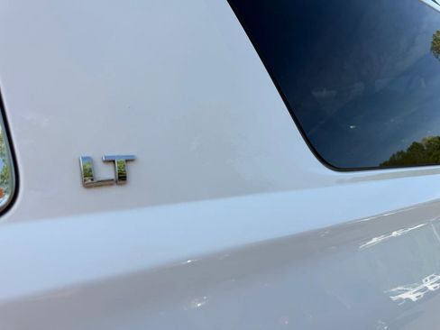 Used 2015 Chevrolet Suburban LT w/ Luxury Package AWD/4WD image 11