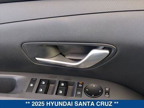 Used 2025 Hyundai Santa Cruz SEL image 11