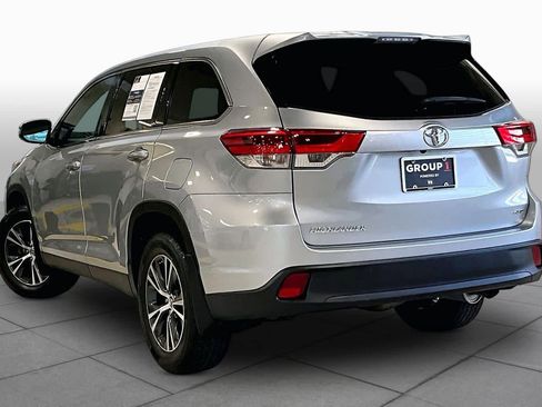 Used 2019 Toyota Highlander LE AWD/4WD image 12