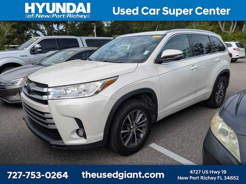 Used 2018 Toyota Highlander XLE FWD image 1