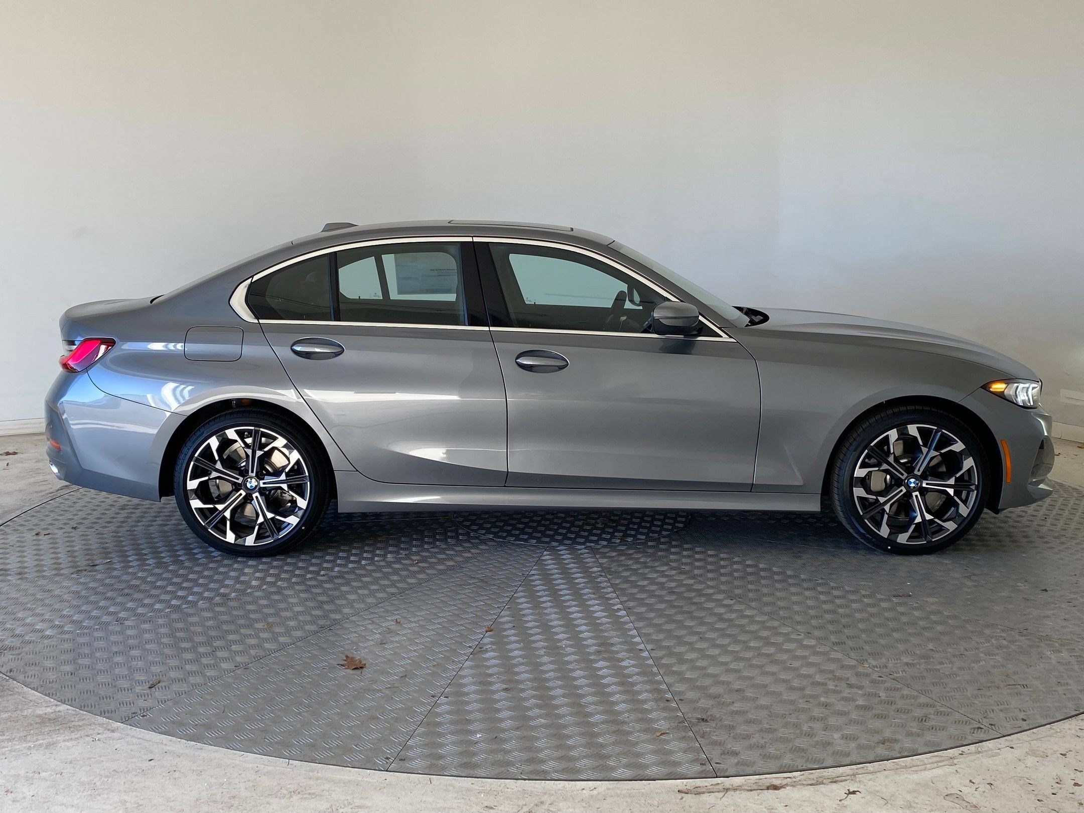 Used 2026 BMW 330i xDrive Sedan w/ Premium Package AWD/4WD image 7