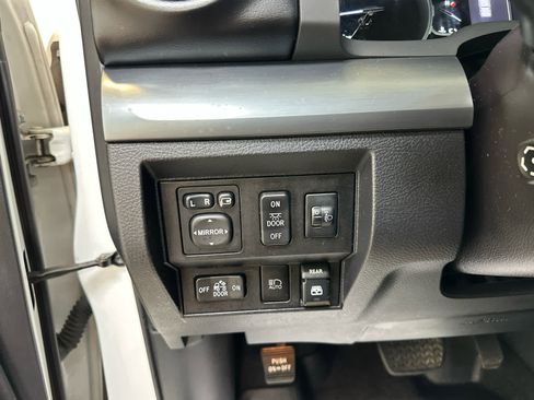 Used 2019 Toyota Tundra Platinum AWD/4WD image 21