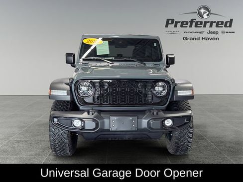 Used 2025 Jeep Wrangler Sport image 13
