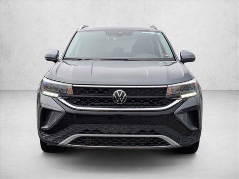 Used 2024 Volkswagen Taos SE image 2