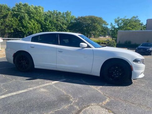 Used 2015 Dodge Charger SE w/ Popular Equipment Group RWD image 4