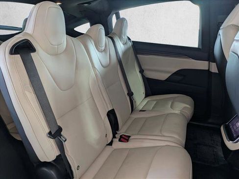 Used 2022 Tesla Model X image 24