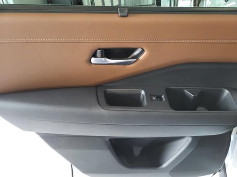 New 2026 Nissan Pathfinder Platinum FWD image 14