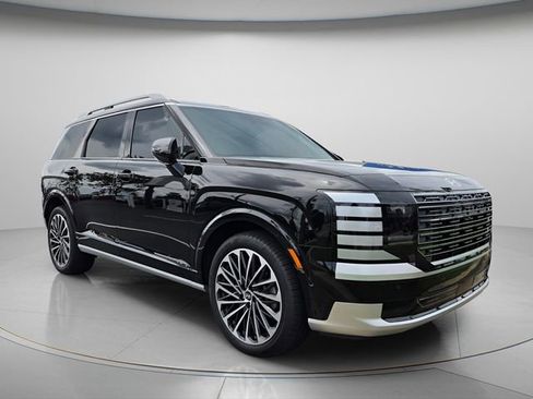 Certified 2026 Hyundai Palisade Calligraphy FWD image 4