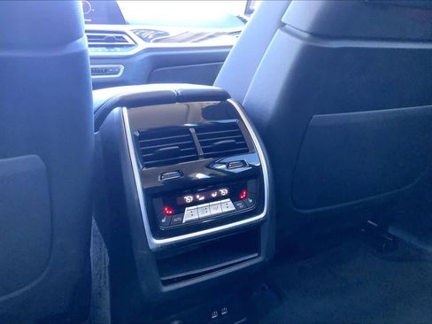 Used 2021 BMW X7 xDrive40i w/ Premium Package image 35