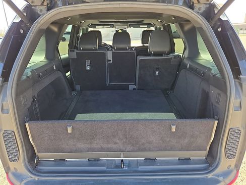 Used 2020 Land Rover Discovery SE image 13
