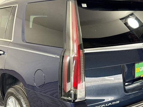 Used 2019 Cadillac Escalade Luxury RWD image 36