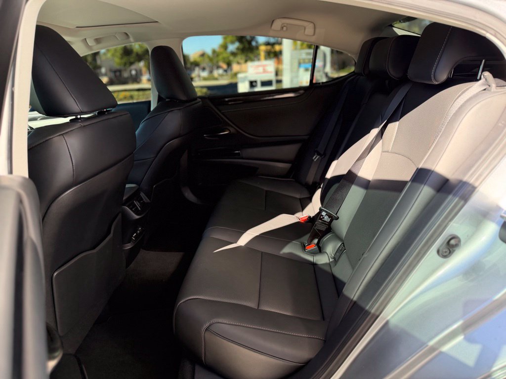 Used 2025 Lexus ES 350 FWD image 4