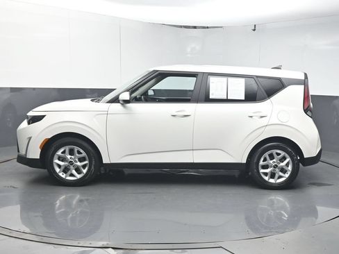 Used 2024 Kia Soul LX w/ Option Group 015 FWD image 5