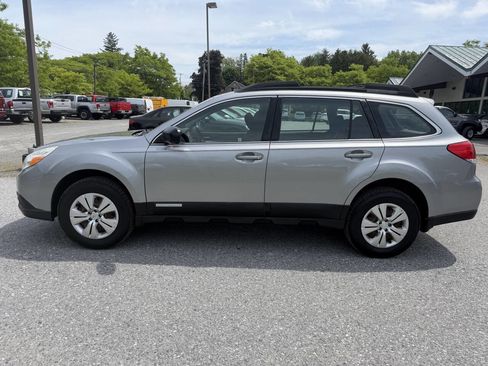 Used 2011 Subaru Outback 2.5i AWD/4WD image 2