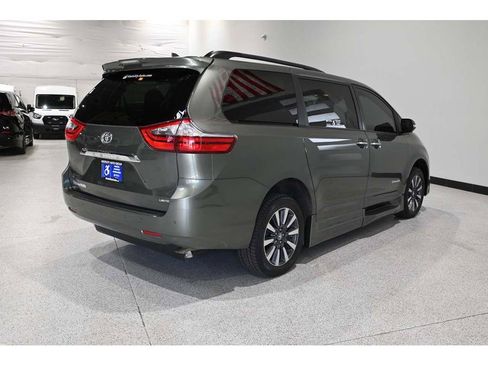 Used 2020 Toyota Sienna Limited Premium FWD image 6