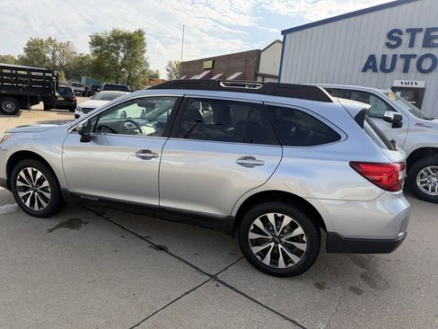 Used 2017 Subaru Outback 2.5i Limited image 8