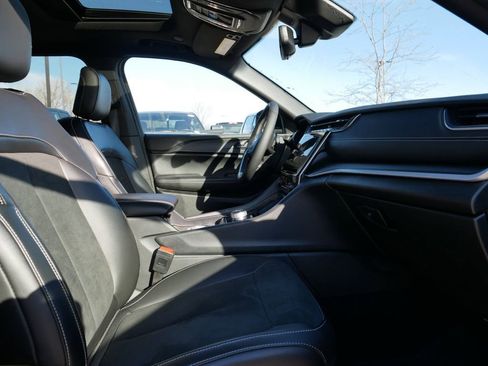 Certified 2024 Jeep Grand Cherokee Altitude image 23