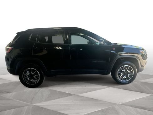 Used 2024 Jeep Compass Trailhawk AWD/4WD image 9