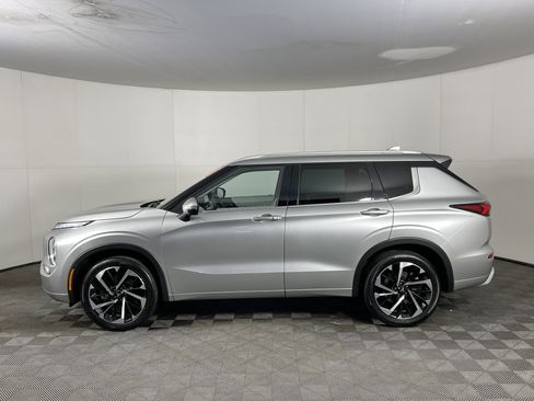 Used 2023 Mitsubishi Outlander SEL image 3