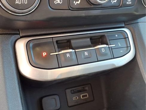 Used 2023 GMC Acadia SLT w/ Elevation Edition FWD image 12