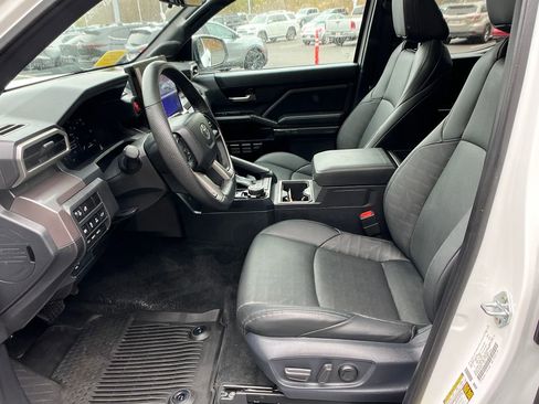 Used 2025 Toyota Tacoma TRD Off-Road w/ TRD Off Road Premium Package AWD/4WD image 9
