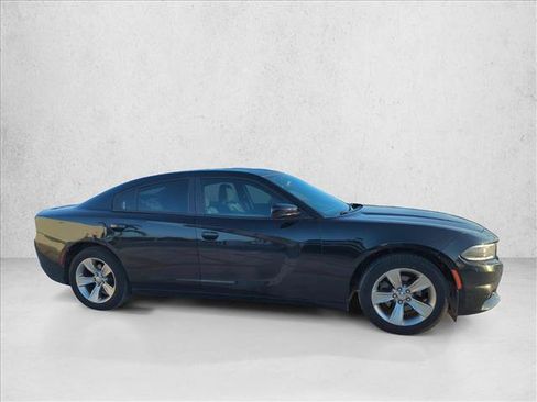 Used 2016 Dodge Charger SXT RWD image 4