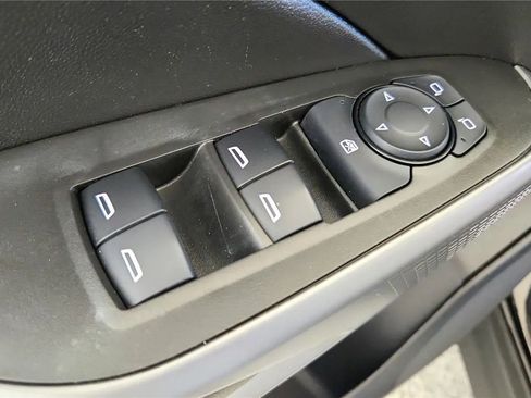 Used 2024 Chevrolet Trax RS w/ Sunroof Package FWD image 33