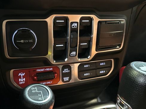 Used 2021 Jeep Wrangler Unlimited Rubicon AWD/4WD image 34