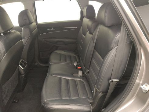 Used 2017 Kia Sorento EX image 18