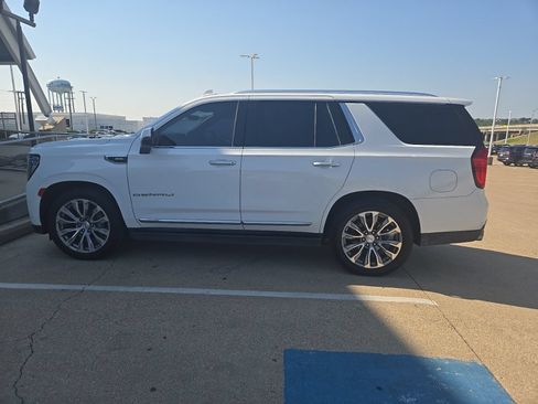 Used 2021 GMC Yukon Denali w/ Denali Premium Package RWD image 13