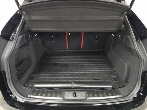 Used 2022 Jaguar F-PACE SVR image 8