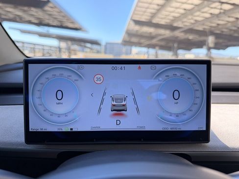Used 2022 Tesla Model Y Long Range AWD/4WD image 56
