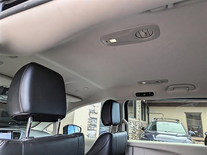 Used 2024 Chrysler Pacifica Limited FWD image 27