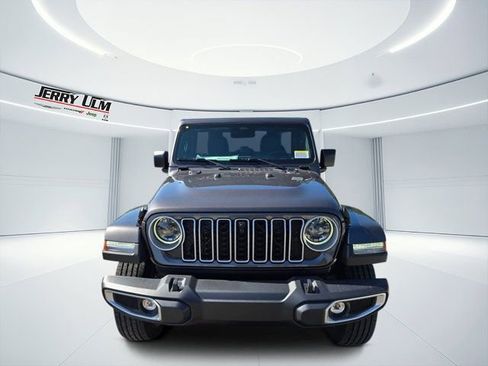 New 2025 Jeep Wrangler Unlimited Sahara w/ Technology Group AWD/4WD image 8