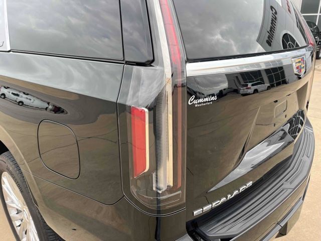Used 2023 Cadillac Escalade Premium Luxury RWD image 11