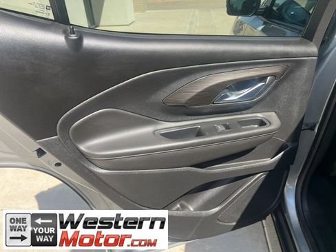 Used 2023 GMC Terrain SLT image 16