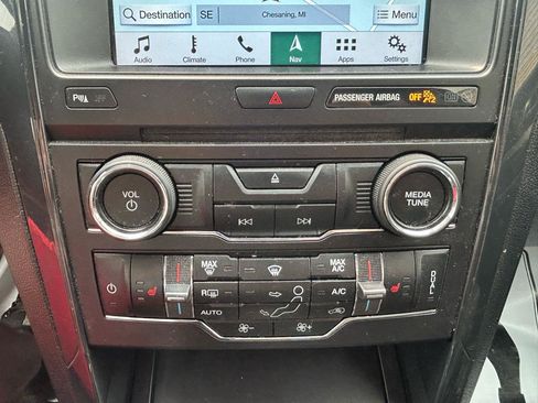 Used 2018 Ford Explorer XLT w/ Equipment Group 201A AWD/4WD image 28
