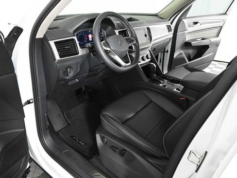 Certified 2023 Volkswagen Atlas SE FWD image 17
