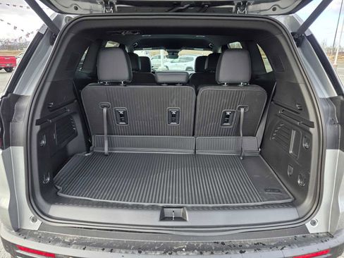 New 2026 GMC Acadia AT4 w/ Luxury Package AWD/4WD image 15